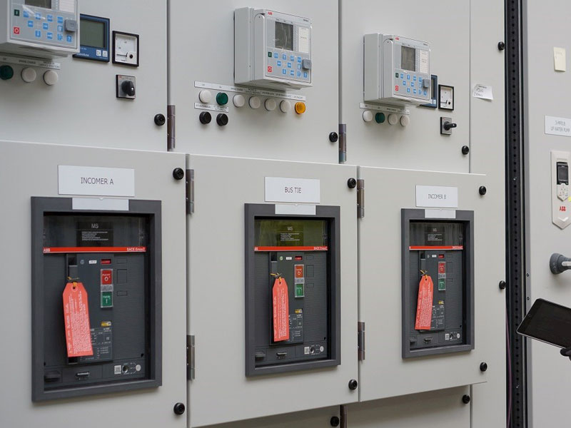 Pemasangan switchgear tegangan rendah