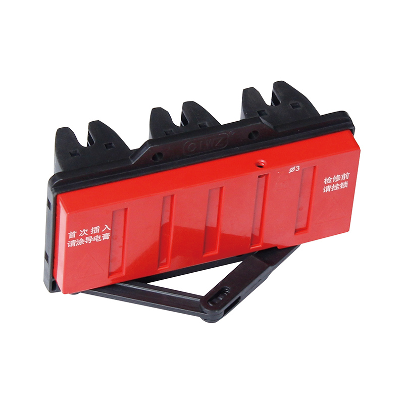 Switchgear dengan pintu hidup dan plug-in ganda